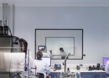 可以使用哪些樣本或組織來進行RT-qPCR以確認我的豬場藍耳病狀態呢？